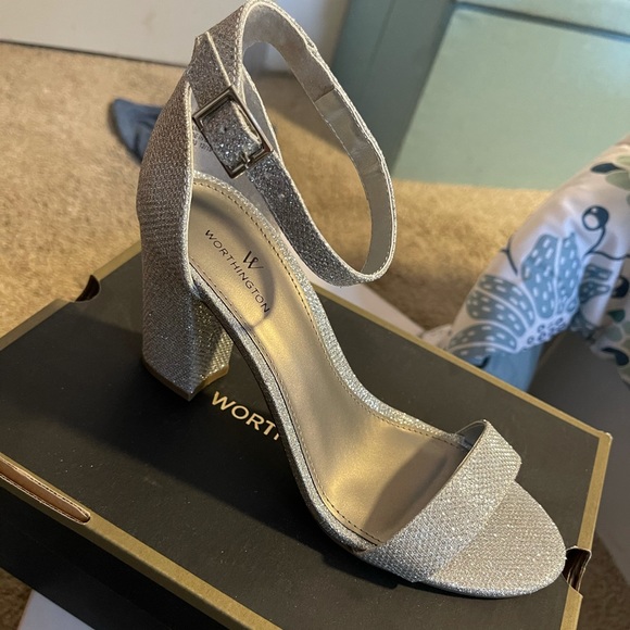 Worthington Shoes - Sparkly silver heels size 7.5